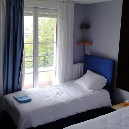 Appartement Residentiel Au Vert Et Au Frais Montigny-le-Bretonneux Exterior photo