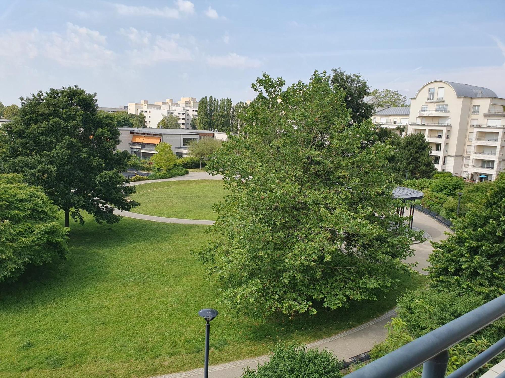 Appartement Residentiel Au Et Au Frais *